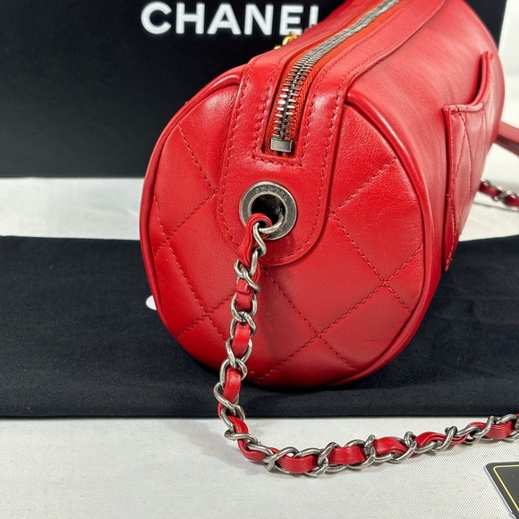 Beautiful NEW Chanel 20S Calfskin Chain Signature Bowling Bag Red - Picture 9 of 15